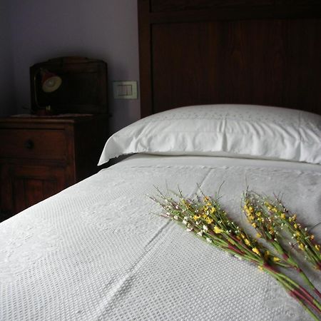 Poggio Dei Prugnoli Bed and Breakfast Tavoleto Δωμάτιο φωτογραφία