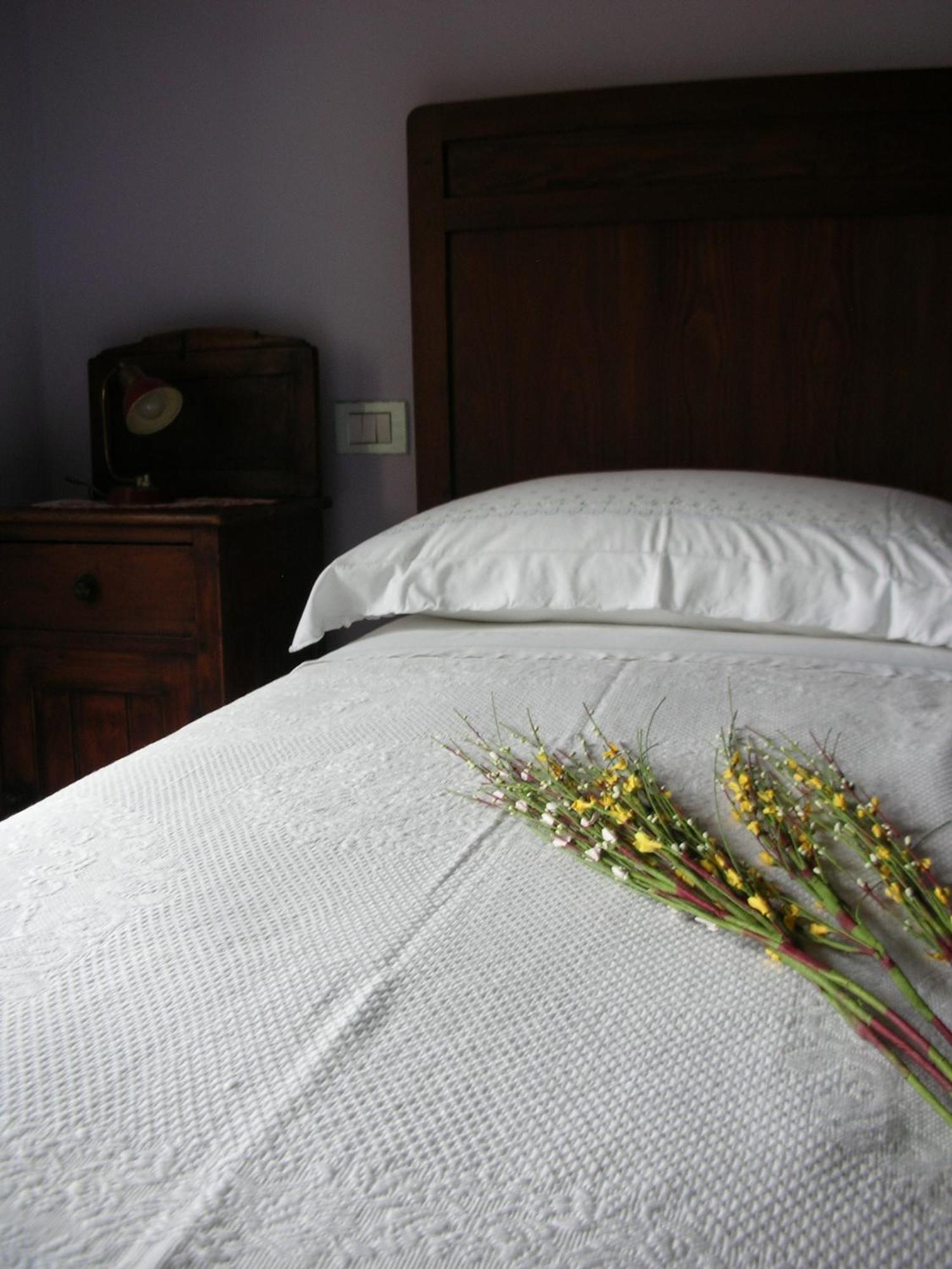Poggio Dei Prugnoli Bed and Breakfast Tavoleto Δωμάτιο φωτογραφία