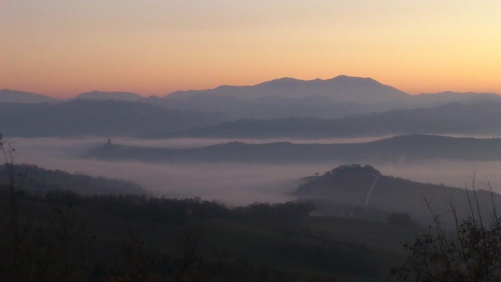 Poggio Dei Prugnoli Bed and Breakfast Tavoleto Εξωτερικό φωτογραφία